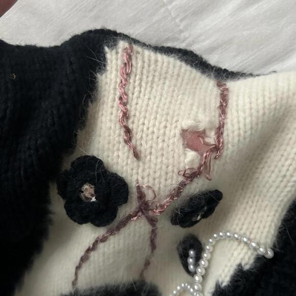 Black and white vintage beaded and embroidered angora blend sweater knit Size XL - Picture 3 of 8